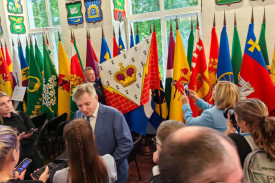 К вопросу, кто есть признанный дока в производстве флагов