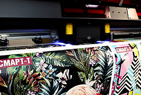 УФ-плоттер Mimaki UCJV300 - выборочная печать лаком