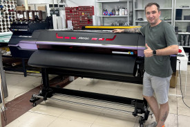 Первый в России УФ-принтер Mimaki UCJV330 установлен в РПК "Айдентика Технолоджи"