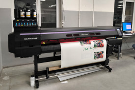 На производстве автоаксессуаров установлен УФ-принтер Mimaki UCJV300