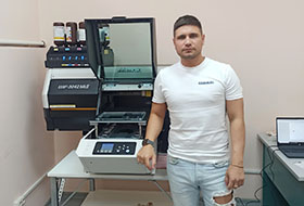 Принтер UJF-3042 MkII для производства наград из стекла и акрила