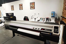 УФ-принтер Mimaki UJV100-160 для изготовления стильных наклеек