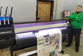 Инсталляция Mimaki JV300 Plus на производстве дизайнерских обоев в Санкт-Петербурге