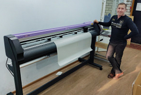 Режущий плоттер Mimaki CG-160FXII Plus на производстве спецодежды "МирЛайт"