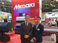 Презентация нового принтера Mimaki JV300Plus на выставке Реклама