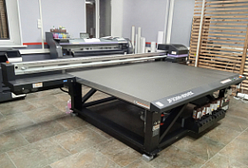 Печатный дом "Гутенберг" обзавелся планшетным Mimaki JFX200-2513 EX