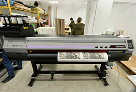 Инсталляция Mimaki UJV100 для производства дизайнерских обоев