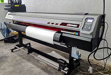Инсталляция УФ-принтера Mimaki UJV100-160 на фабрике сувениров "Орландо"