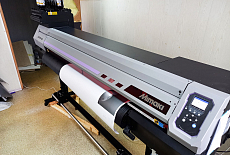УФ-принтер Mimaki UJV100-160 для печати на обоях в Новосибирске