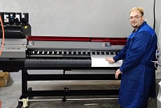 Инсталляция УФ-принтера Mimaki UJV100-160 на фабрике сувениров "Орландо"